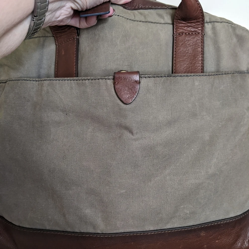 Fossil• Khaki Green & Leather Messenger Lap Top Bag🍂